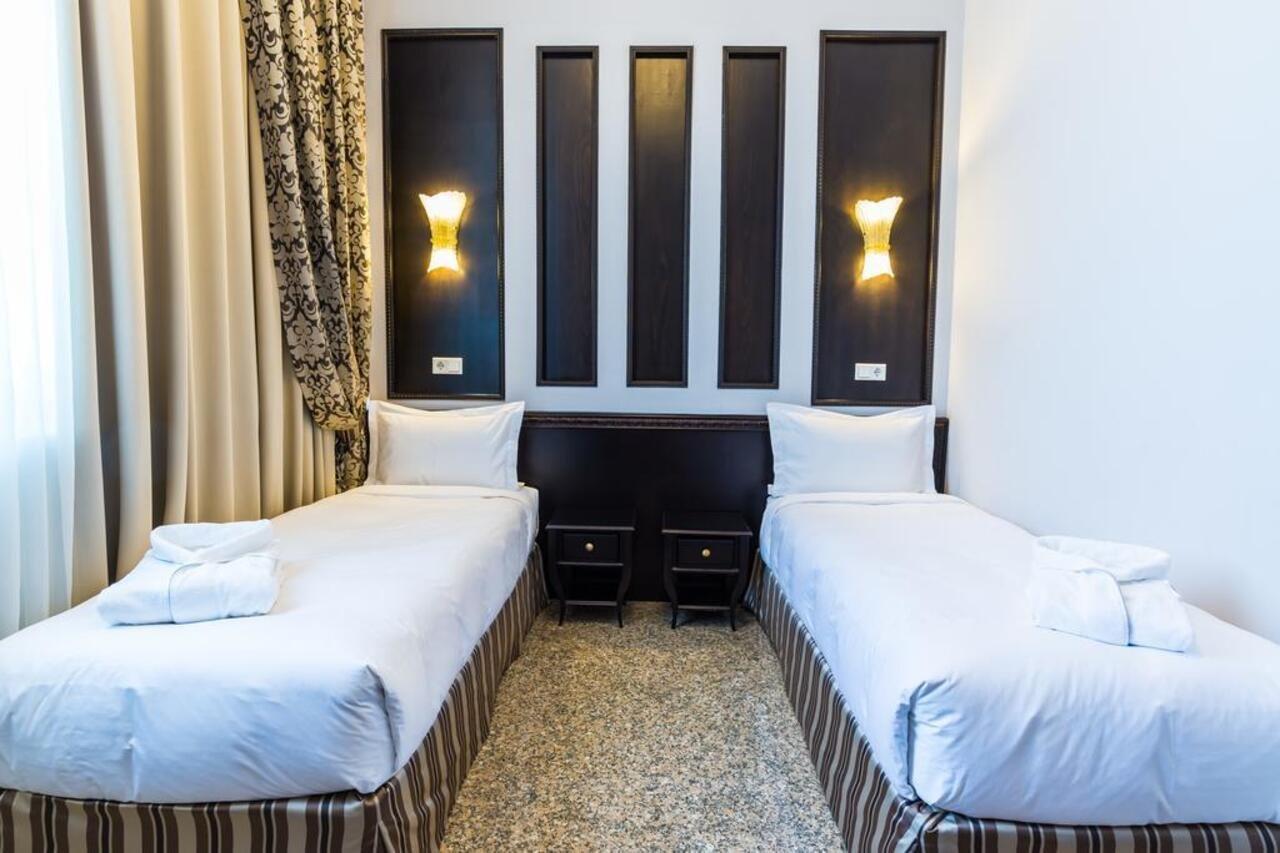 Royal Petrol Hotel ตัลดีกอร์กัน ภายนอก รูปภาพ