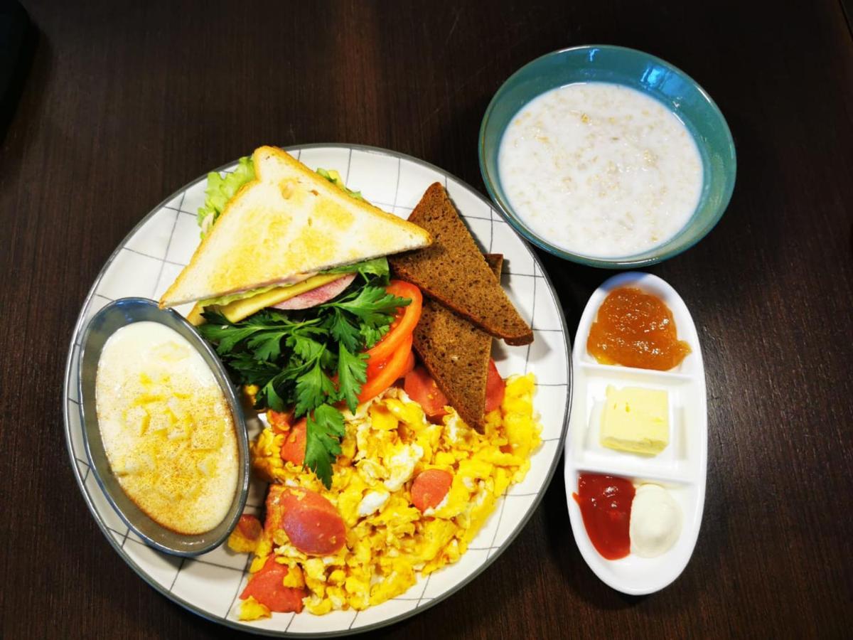 Royal Petrol Hotel ตัลดีกอร์กัน ภายนอก รูปภาพ
