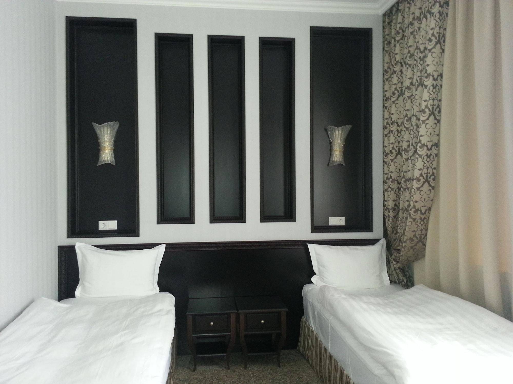 Royal Petrol Hotel ตัลดีกอร์กัน ภายนอก รูปภาพ