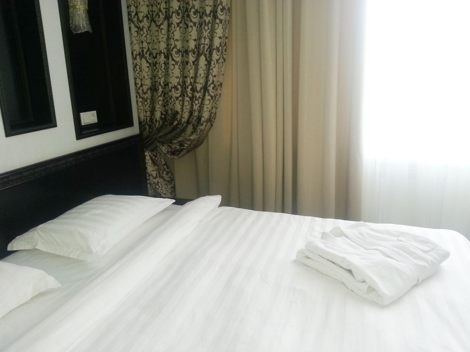 Royal Petrol Hotel ตัลดีกอร์กัน ภายนอก รูปภาพ
