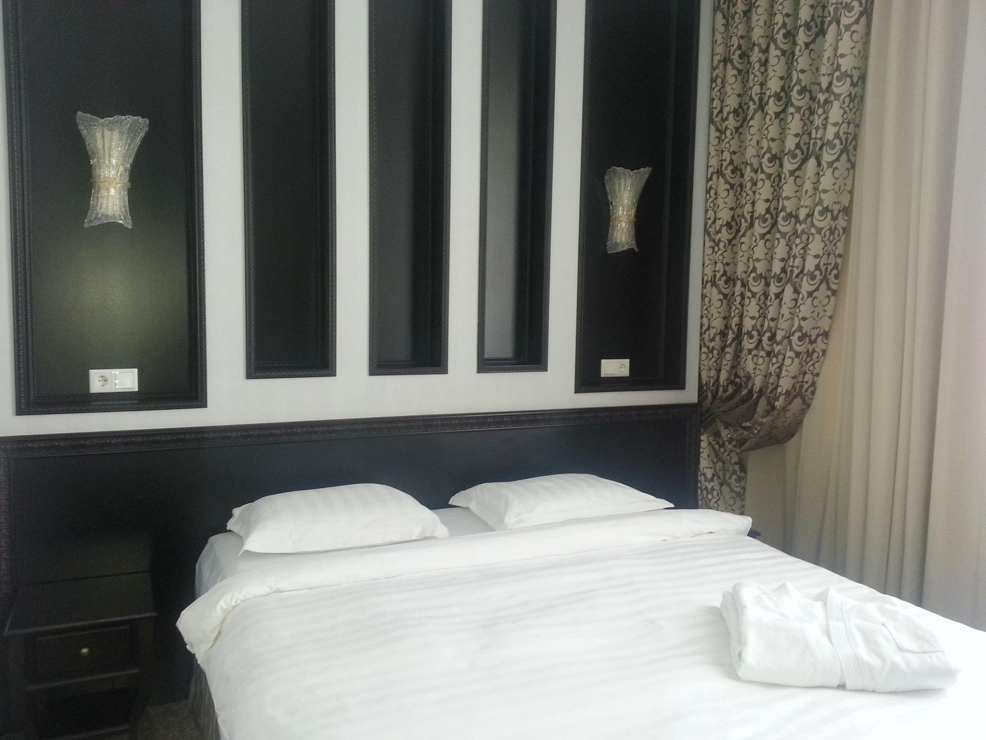 Royal Petrol Hotel ตัลดีกอร์กัน ภายนอก รูปภาพ